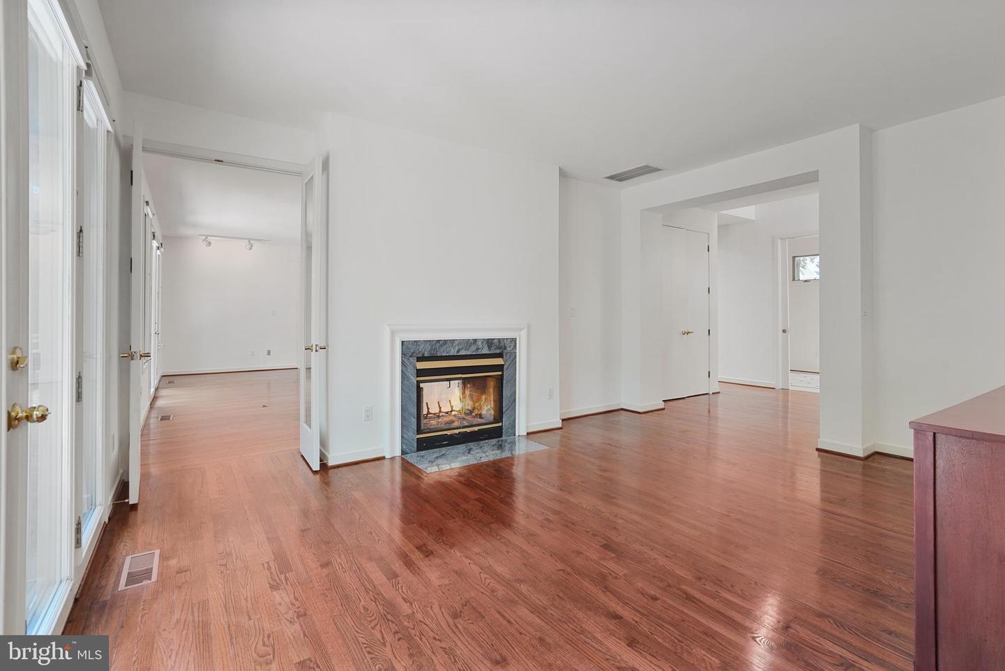 926 SAIGON RD, MCLEAN, Virginia 22102, 5 Bedrooms Bedrooms, ,5 BathroomsBathrooms,Residential,For sale,926 SAIGON RD,VAFX2252944 MLS # VAFX2252944