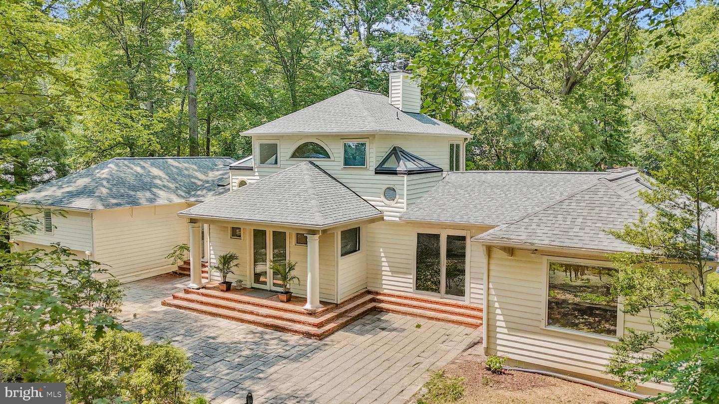 926 SAIGON RD, MCLEAN, Virginia 22102, 5 Bedrooms Bedrooms, ,5 BathroomsBathrooms,Residential,For sale,926 SAIGON RD,VAFX2252944 MLS # VAFX2252944
