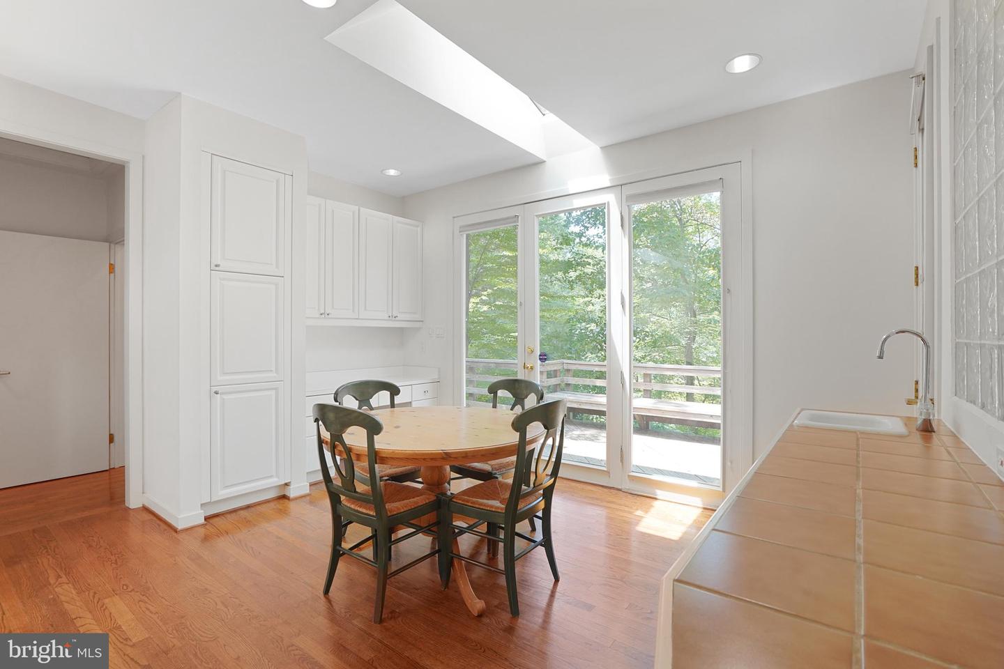 926 SAIGON RD, MCLEAN, Virginia 22102, 5 Bedrooms Bedrooms, ,5 BathroomsBathrooms,Residential,For sale,926 SAIGON RD,VAFX2252944 MLS # VAFX2252944