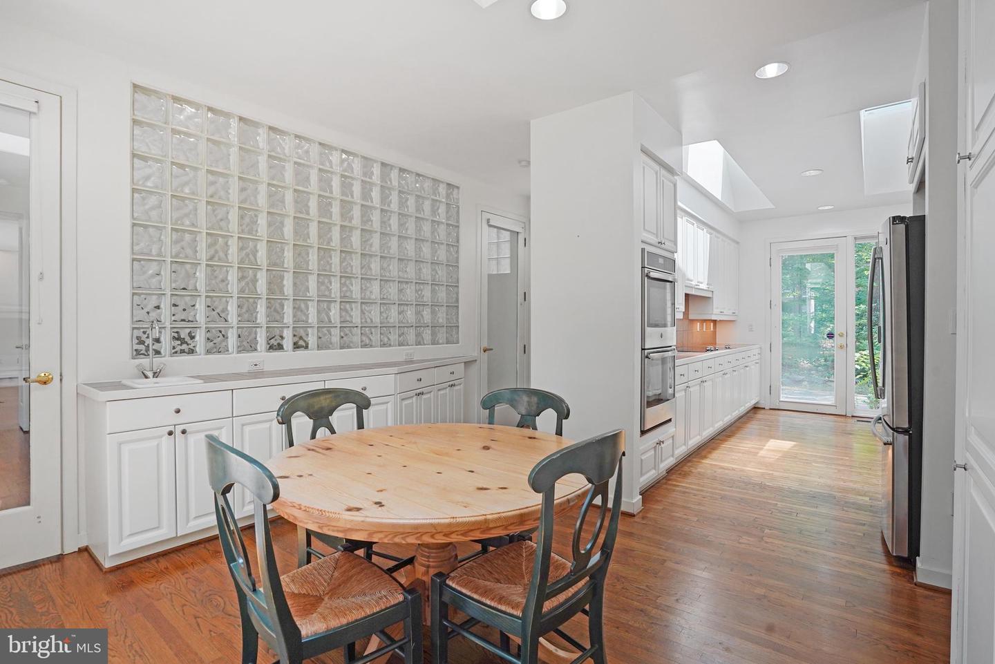 926 SAIGON RD, MCLEAN, Virginia 22102, 5 Bedrooms Bedrooms, ,5 BathroomsBathrooms,Residential,For sale,926 SAIGON RD,VAFX2252944 MLS # VAFX2252944