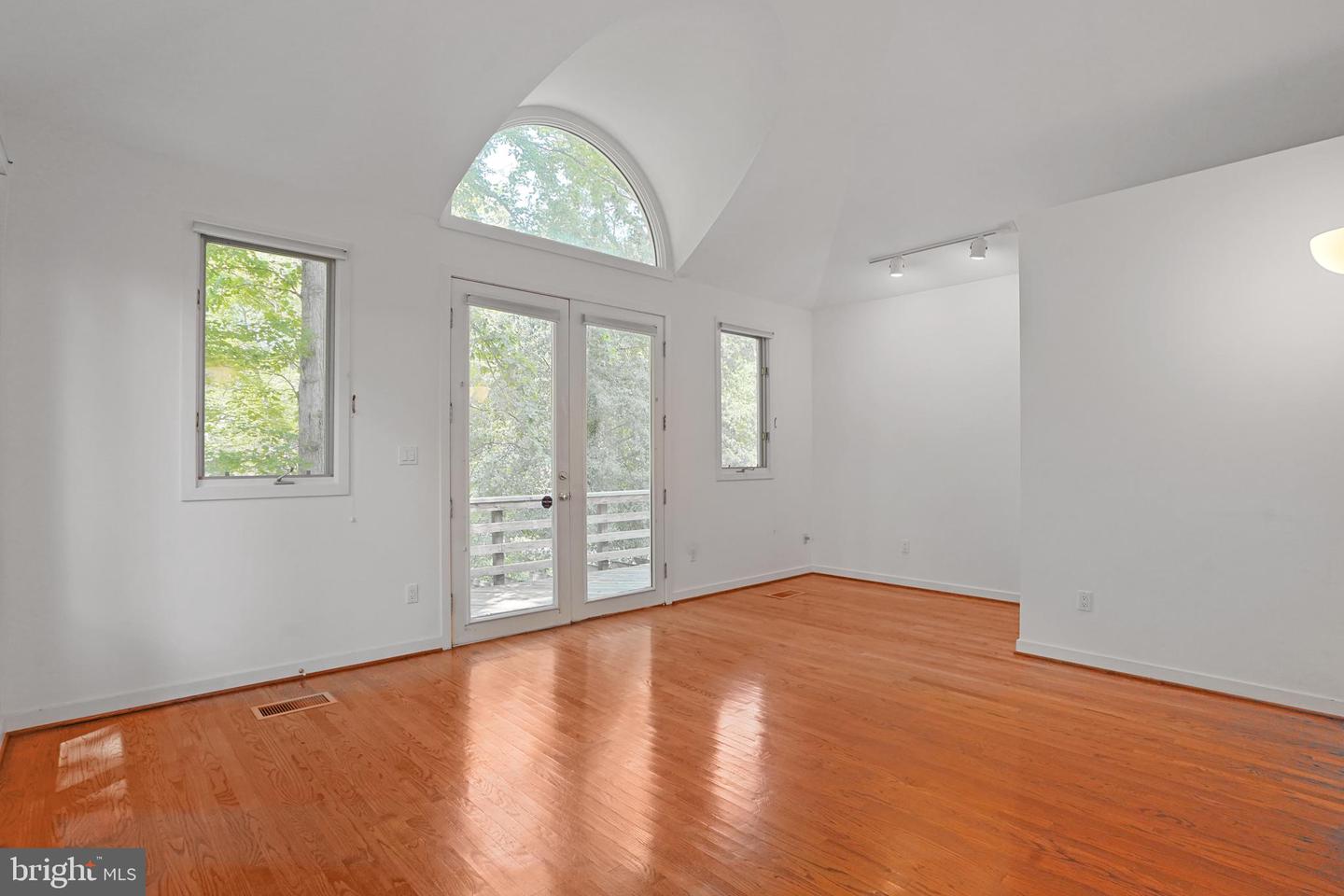 926 SAIGON RD, MCLEAN, Virginia 22102, 5 Bedrooms Bedrooms, ,5 BathroomsBathrooms,Residential,For sale,926 SAIGON RD,VAFX2252944 MLS # VAFX2252944