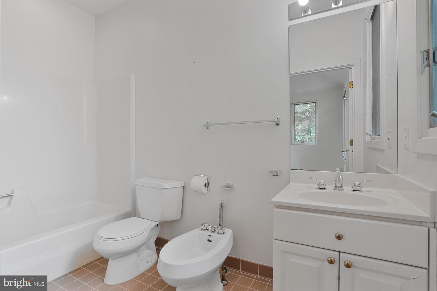 926 SAIGON RD, MCLEAN, Virginia 22102, 5 Bedrooms Bedrooms, ,5 BathroomsBathrooms,Residential,For sale,926 SAIGON RD,VAFX2252944 MLS # VAFX2252944