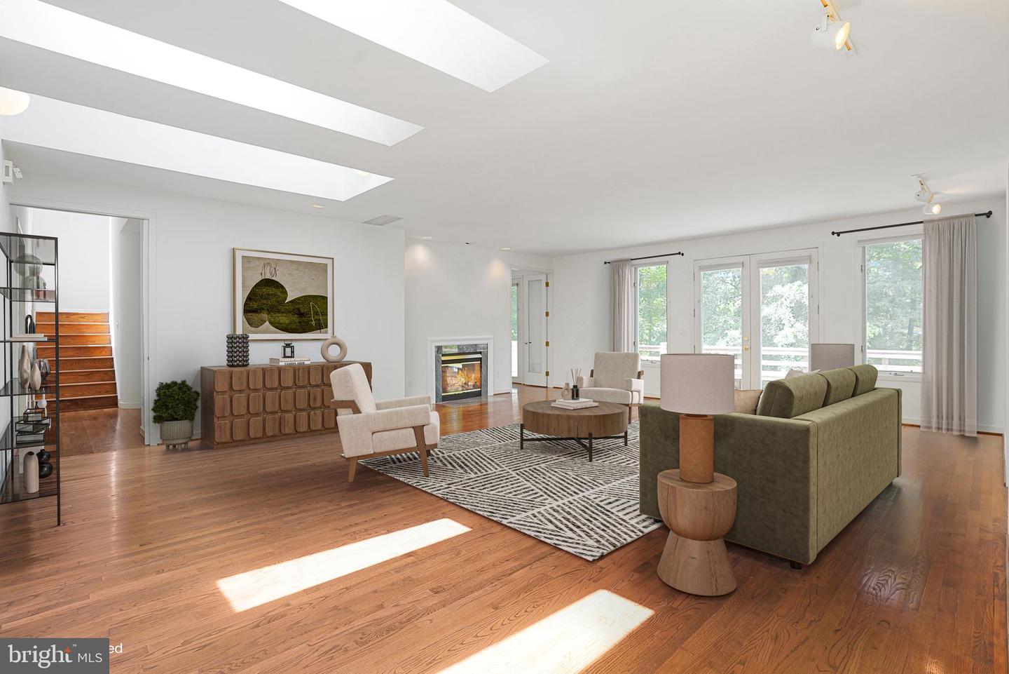 926 SAIGON RD, MCLEAN, Virginia 22102, 5 Bedrooms Bedrooms, ,5 BathroomsBathrooms,Residential,For sale,926 SAIGON RD,VAFX2252944 MLS # VAFX2252944