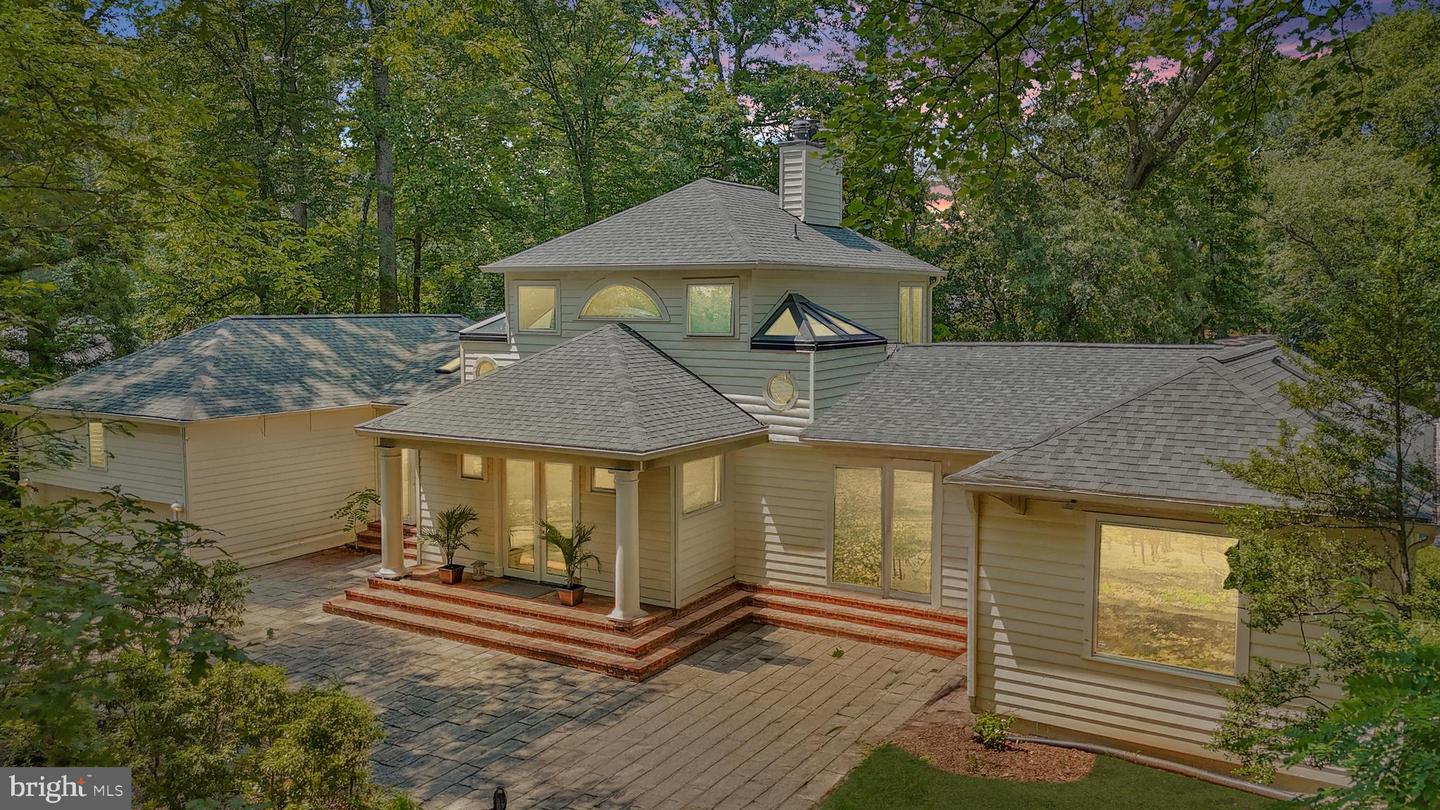 926 SAIGON RD, MCLEAN, Virginia 22102, 5 Bedrooms Bedrooms, ,5 BathroomsBathrooms,Residential,For sale,926 SAIGON RD,VAFX2252944 MLS # VAFX2252944