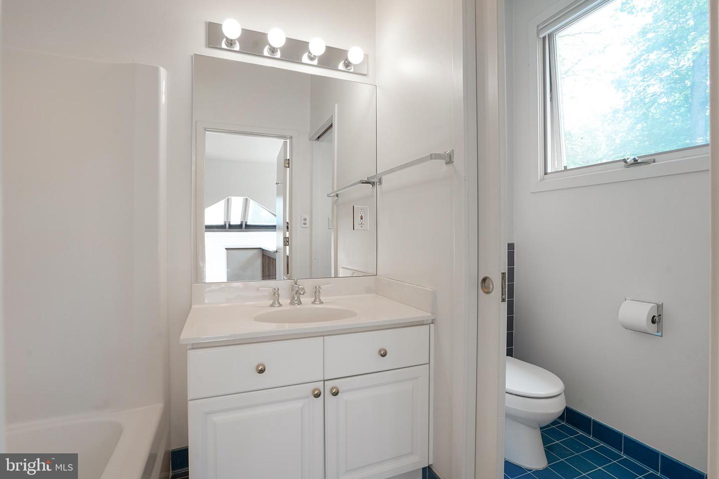 926 SAIGON RD, MCLEAN, Virginia 22102, 5 Bedrooms Bedrooms, ,5 BathroomsBathrooms,Residential,For sale,926 SAIGON RD,VAFX2252944 MLS # VAFX2252944