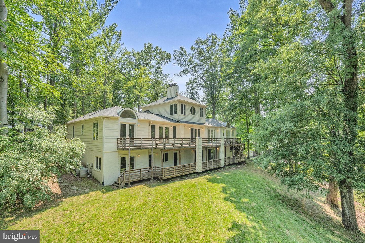 926 SAIGON RD, MCLEAN, Virginia 22102, 5 Bedrooms Bedrooms, ,5 BathroomsBathrooms,Residential,For sale,926 SAIGON RD,VAFX2252944 MLS # VAFX2252944
