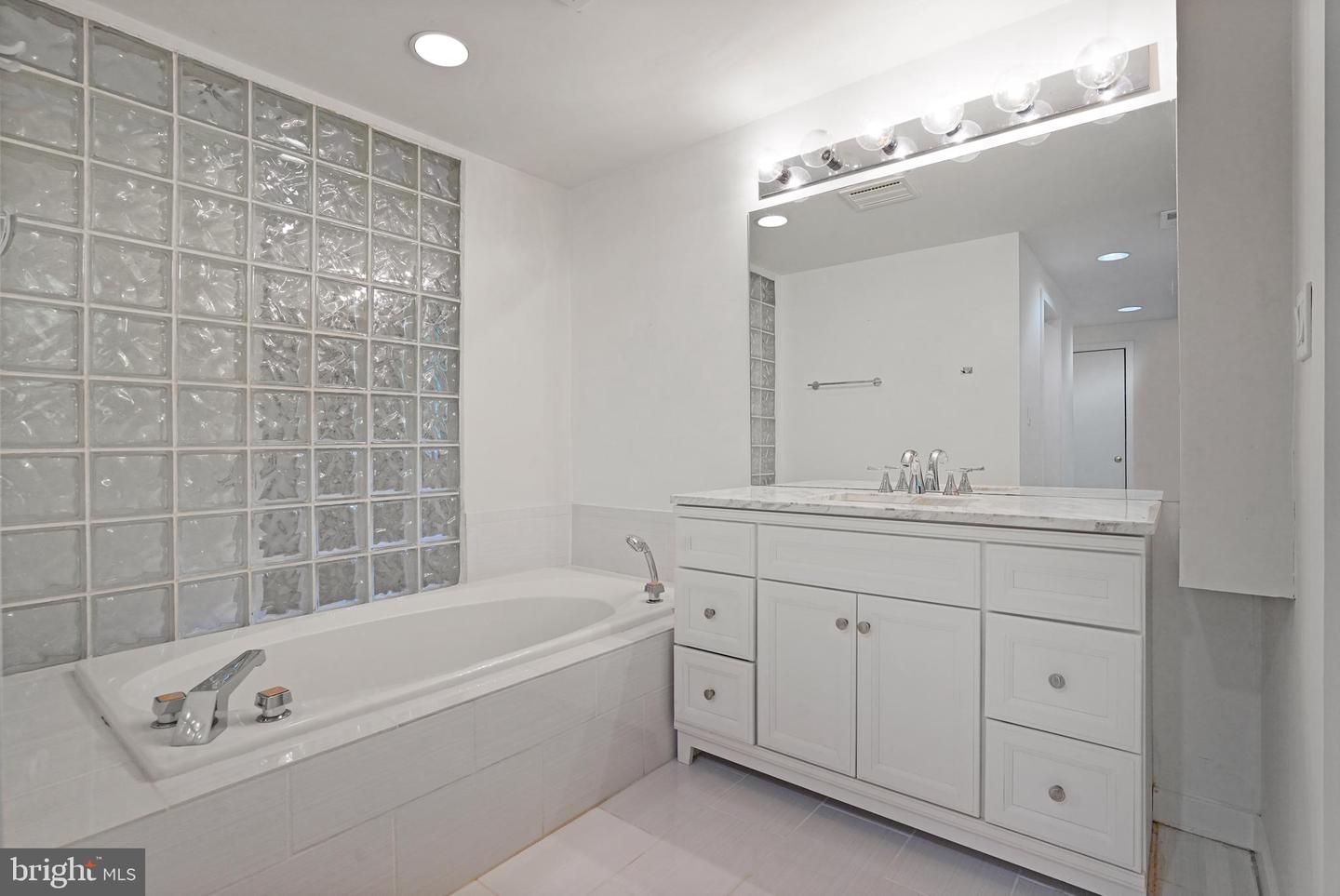 926 SAIGON RD, MCLEAN, Virginia 22102, 5 Bedrooms Bedrooms, ,5 BathroomsBathrooms,Residential,For sale,926 SAIGON RD,VAFX2252944 MLS # VAFX2252944