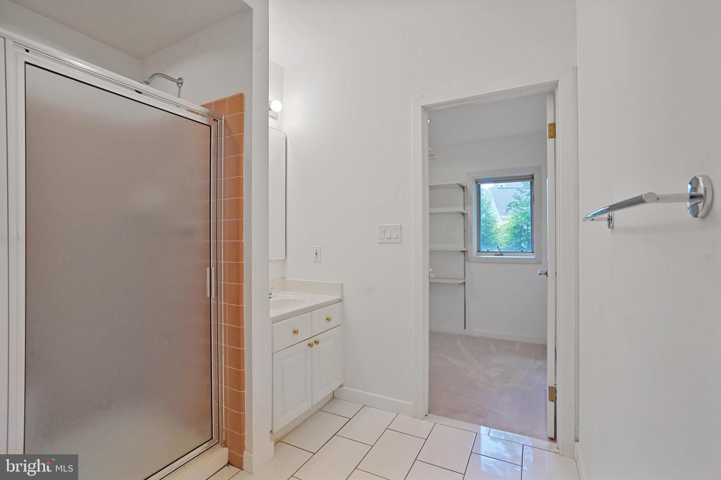 926 SAIGON RD, MCLEAN, Virginia 22102, 5 Bedrooms Bedrooms, ,5 BathroomsBathrooms,Residential,For sale,926 SAIGON RD,VAFX2252944 MLS # VAFX2252944