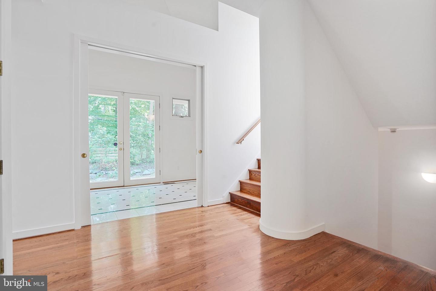 926 SAIGON RD, MCLEAN, Virginia 22102, 5 Bedrooms Bedrooms, ,5 BathroomsBathrooms,Residential,For sale,926 SAIGON RD,VAFX2252944 MLS # VAFX2252944