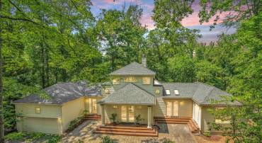 926 SAIGON RD, MCLEAN, Virginia 22102, 5 Bedrooms Bedrooms, ,5 BathroomsBathrooms,Residential,For sale,926 SAIGON RD,VAFX2252944 MLS # VAFX2252944