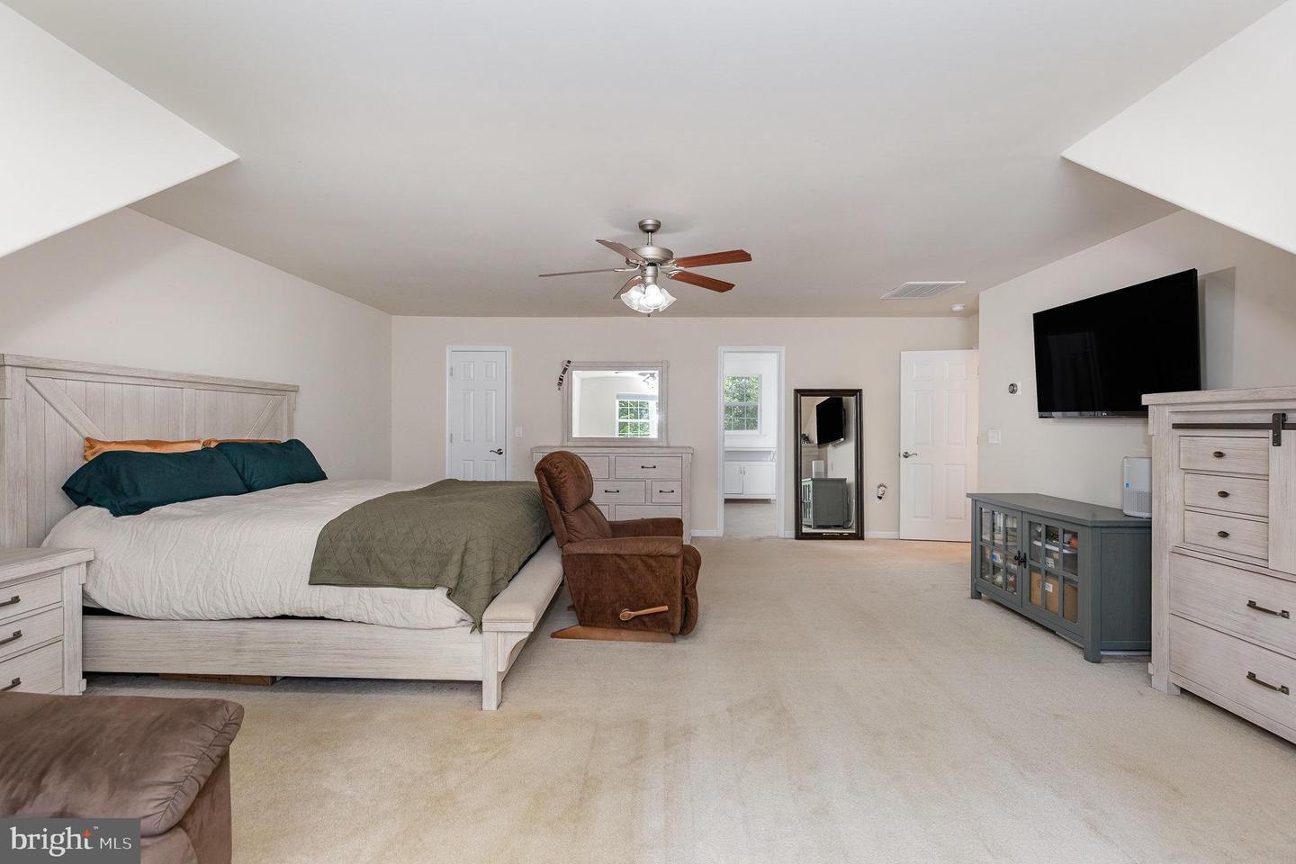 640 W ROCKY RUN RD, FREDERICKSBURG, Virginia 22406, 5 Bedrooms Bedrooms, ,3 BathroomsBathrooms,Residential,For sale,640 W ROCKY RUN RD,VAST2040420 MLS # VAST2040420