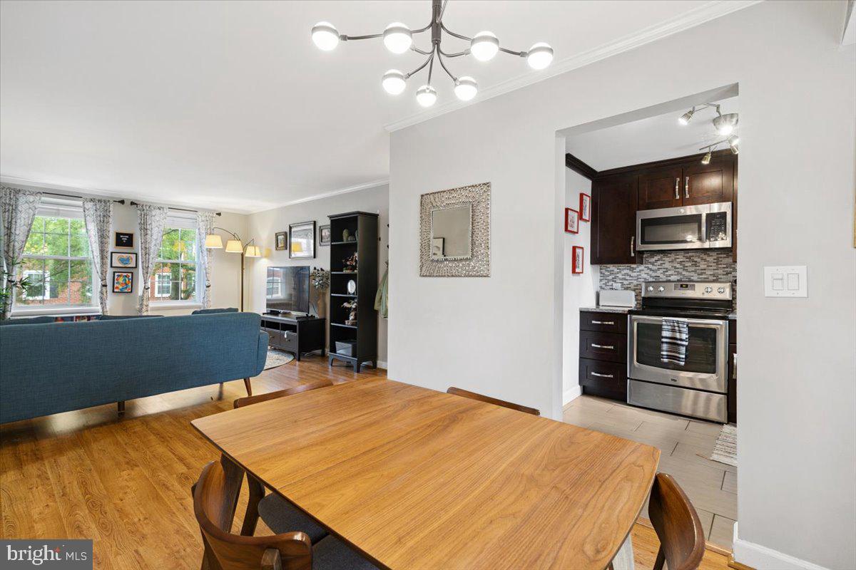 3046 S BUCHANAN ST #B2, ARLINGTON, Virginia 22206, 2 Bedrooms Bedrooms, ,1 BathroomBathrooms,Residential,For sale,3046 S BUCHANAN ST #B2,VAAR2060112 MLS # VAAR2060112