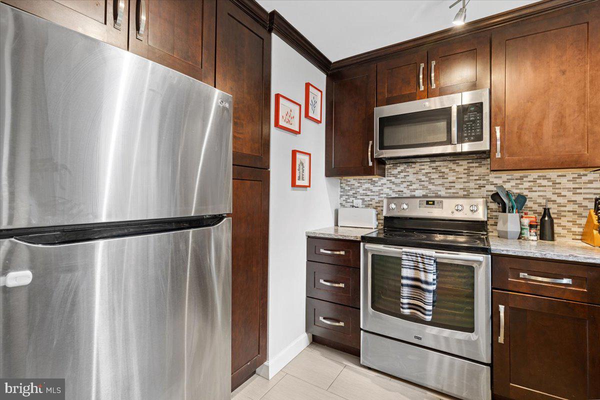 3046 S BUCHANAN ST #B2, ARLINGTON, Virginia 22206, 2 Bedrooms Bedrooms, ,1 BathroomBathrooms,Residential,For sale,3046 S BUCHANAN ST #B2,VAAR2060112 MLS # VAAR2060112