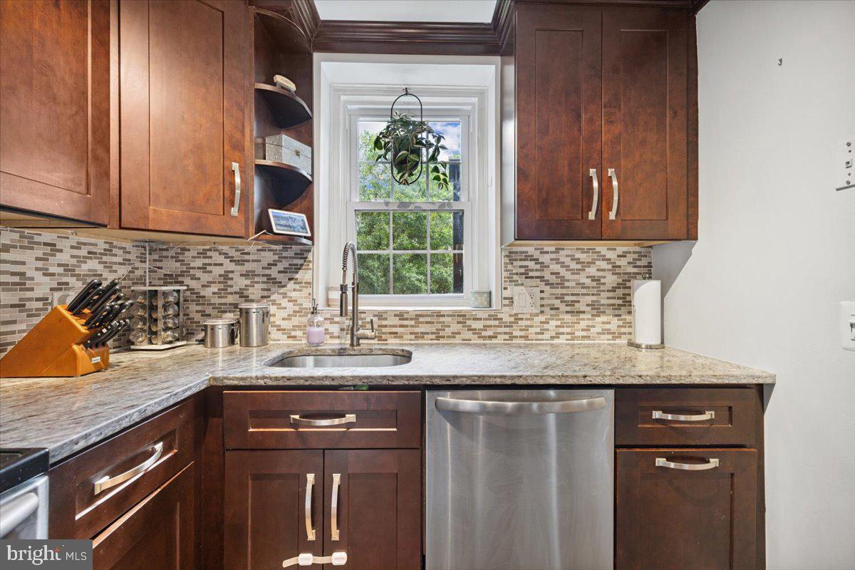 3046 S BUCHANAN ST #B2, ARLINGTON, Virginia 22206, 2 Bedrooms Bedrooms, ,1 BathroomBathrooms,Residential,For sale,3046 S BUCHANAN ST #B2,VAAR2060112 MLS # VAAR2060112