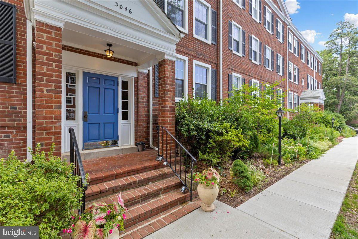 3046 S BUCHANAN ST #B2, ARLINGTON, Virginia 22206, 2 Bedrooms Bedrooms, ,1 BathroomBathrooms,Residential,For sale,3046 S BUCHANAN ST #B2,VAAR2060112 MLS # VAAR2060112