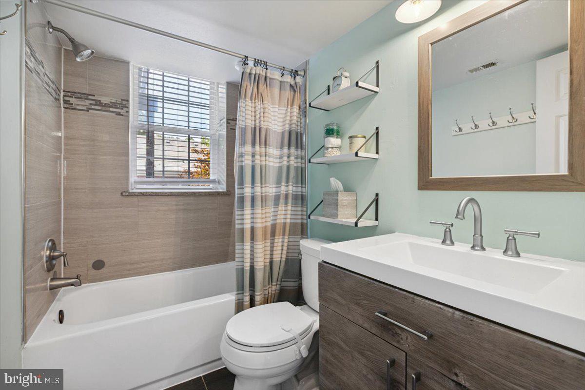 3046 S BUCHANAN ST #B2, ARLINGTON, Virginia 22206, 2 Bedrooms Bedrooms, ,1 BathroomBathrooms,Residential,For sale,3046 S BUCHANAN ST #B2,VAAR2060112 MLS # VAAR2060112