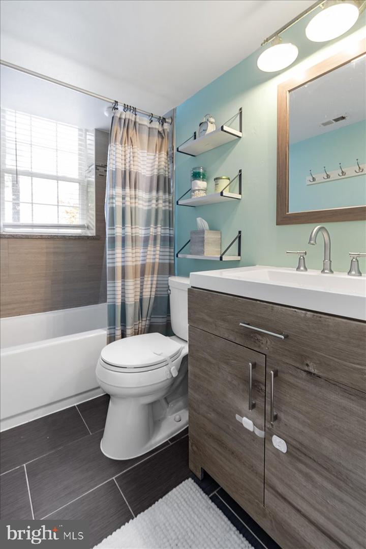 3046 S BUCHANAN ST #B2, ARLINGTON, Virginia 22206, 2 Bedrooms Bedrooms, ,1 BathroomBathrooms,Residential,For sale,3046 S BUCHANAN ST #B2,VAAR2060112 MLS # VAAR2060112