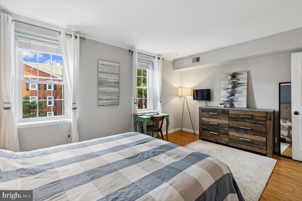 3046 S BUCHANAN ST #B2, ARLINGTON, Virginia 22206, 2 Bedrooms Bedrooms, ,1 BathroomBathrooms,Residential,For sale,3046 S BUCHANAN ST #B2,VAAR2060112 MLS # VAAR2060112