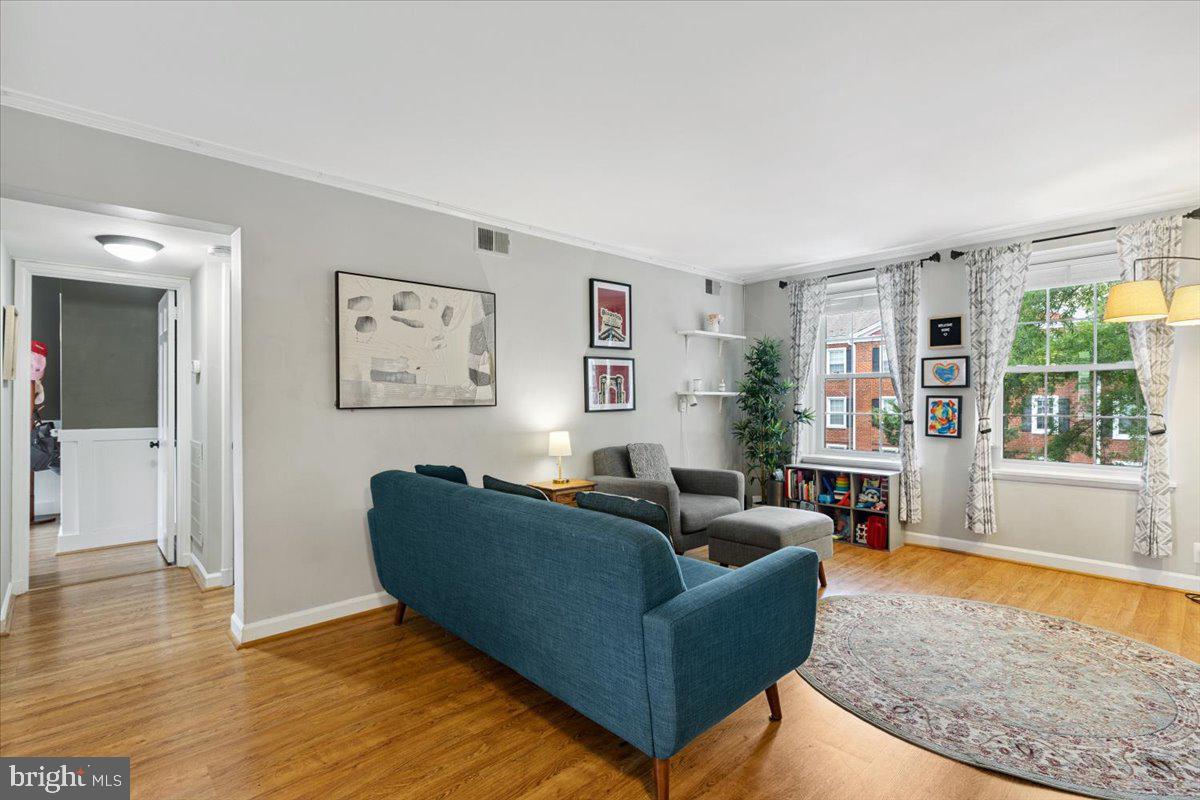 3046 S BUCHANAN ST #B2, ARLINGTON, Virginia 22206, 2 Bedrooms Bedrooms, ,1 BathroomBathrooms,Residential,For sale,3046 S BUCHANAN ST #B2,VAAR2060112 MLS # VAAR2060112