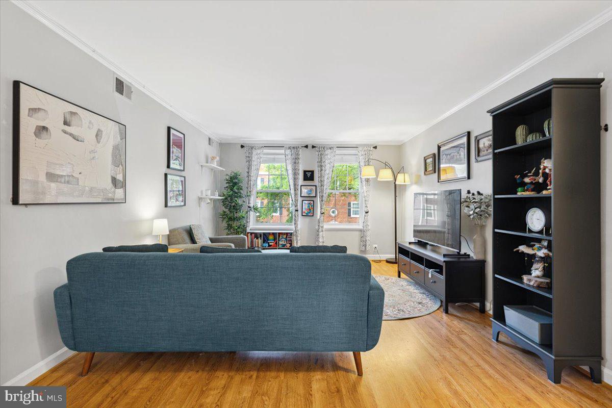 3046 S BUCHANAN ST #B2, ARLINGTON, Virginia 22206, 2 Bedrooms Bedrooms, ,1 BathroomBathrooms,Residential,For sale,3046 S BUCHANAN ST #B2,VAAR2060112 MLS # VAAR2060112