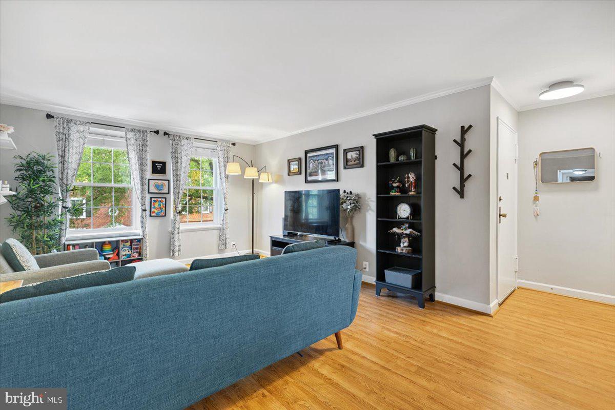 3046 S BUCHANAN ST #B2, ARLINGTON, Virginia 22206, 2 Bedrooms Bedrooms, ,1 BathroomBathrooms,Residential,For sale,3046 S BUCHANAN ST #B2,VAAR2060112 MLS # VAAR2060112