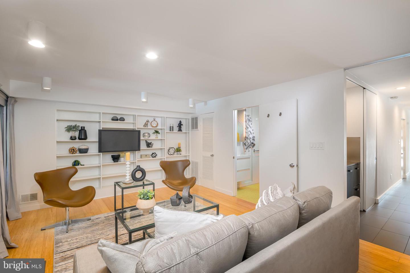 910 INDEPENDENCE AVE SE, WASHINGTON, District Of Columbia 20003, 3 Bedrooms Bedrooms, ,3 BathroomsBathrooms,Residential,For sale,910 INDEPENDENCE AVE SE,DCDC2208774 MLS # DCDC2208774