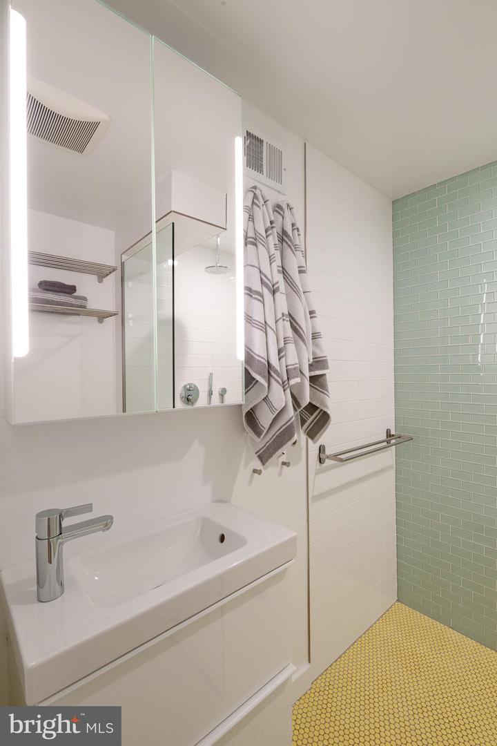 910 INDEPENDENCE AVE SE, WASHINGTON, District Of Columbia 20003, 3 Bedrooms Bedrooms, ,3 BathroomsBathrooms,Residential,For sale,910 INDEPENDENCE AVE SE,DCDC2208774 MLS # DCDC2208774