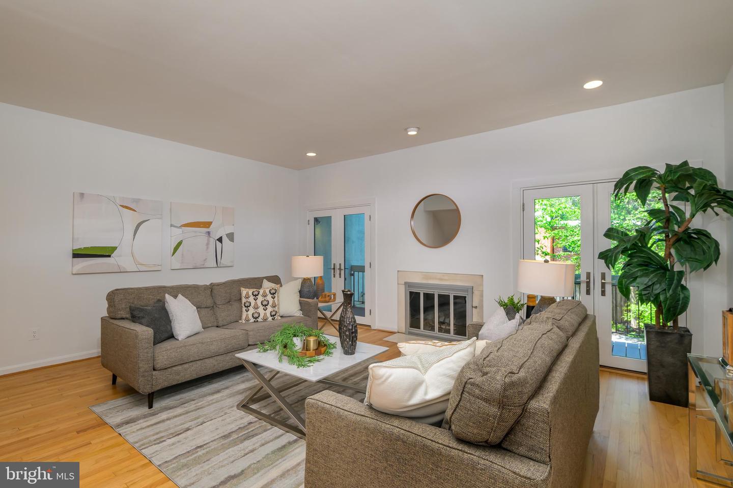 910 INDEPENDENCE AVE SE, WASHINGTON, District Of Columbia 20003, 3 Bedrooms Bedrooms, ,3 BathroomsBathrooms,Residential,For sale,910 INDEPENDENCE AVE SE,DCDC2208774 MLS # DCDC2208774