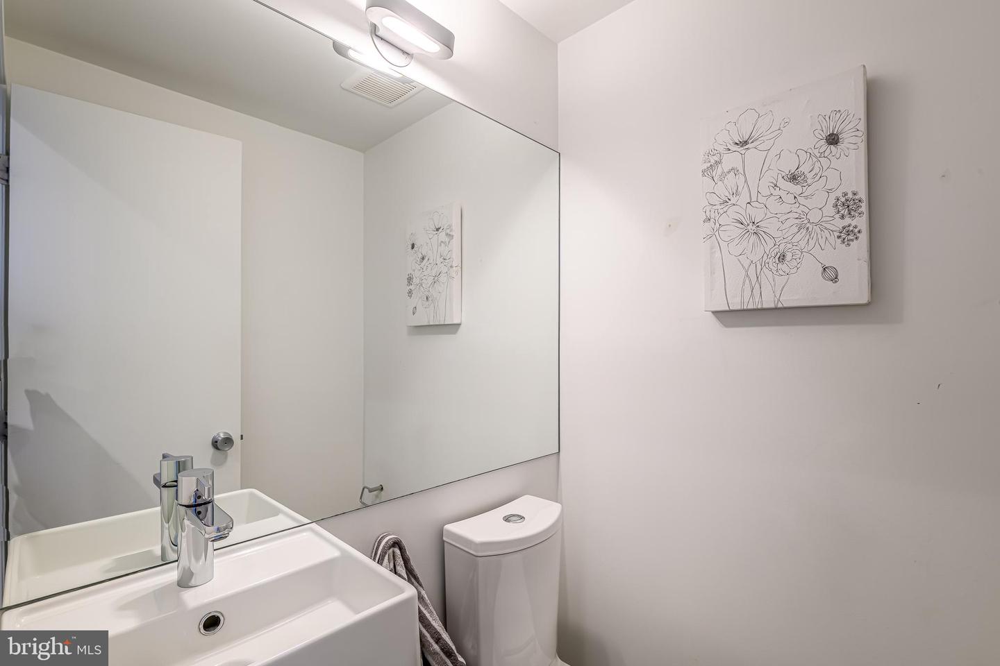 910 INDEPENDENCE AVE SE, WASHINGTON, District Of Columbia 20003, 3 Bedrooms Bedrooms, ,3 BathroomsBathrooms,Residential,For sale,910 INDEPENDENCE AVE SE,DCDC2208774 MLS # DCDC2208774