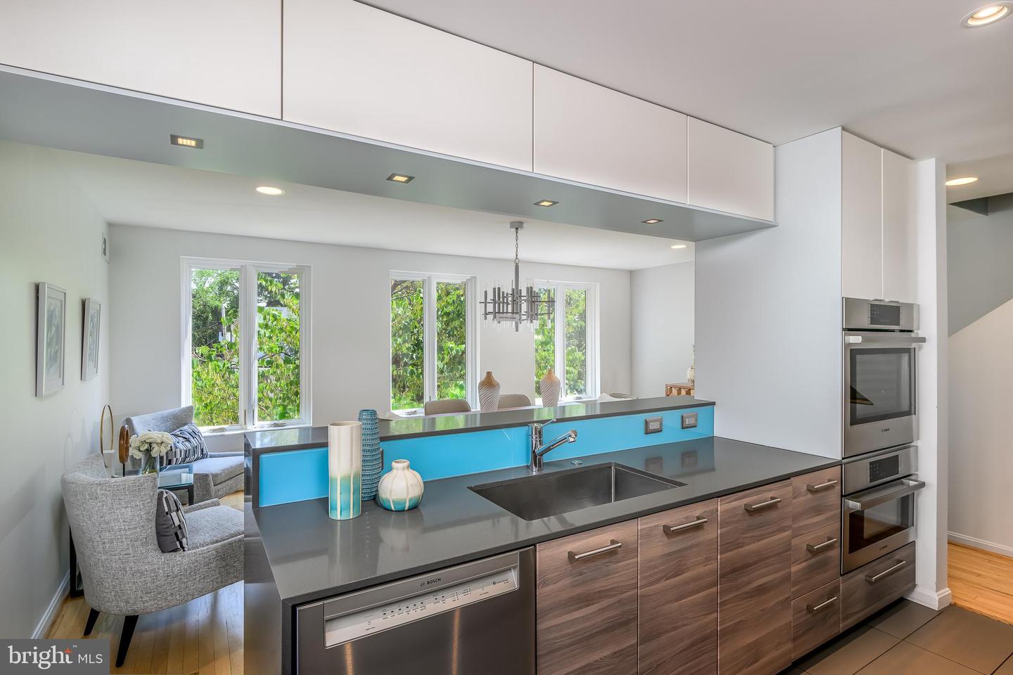 910 INDEPENDENCE AVE SE, WASHINGTON, District Of Columbia 20003, 3 Bedrooms Bedrooms, ,3 BathroomsBathrooms,Residential,For sale,910 INDEPENDENCE AVE SE,DCDC2208774 MLS # DCDC2208774
