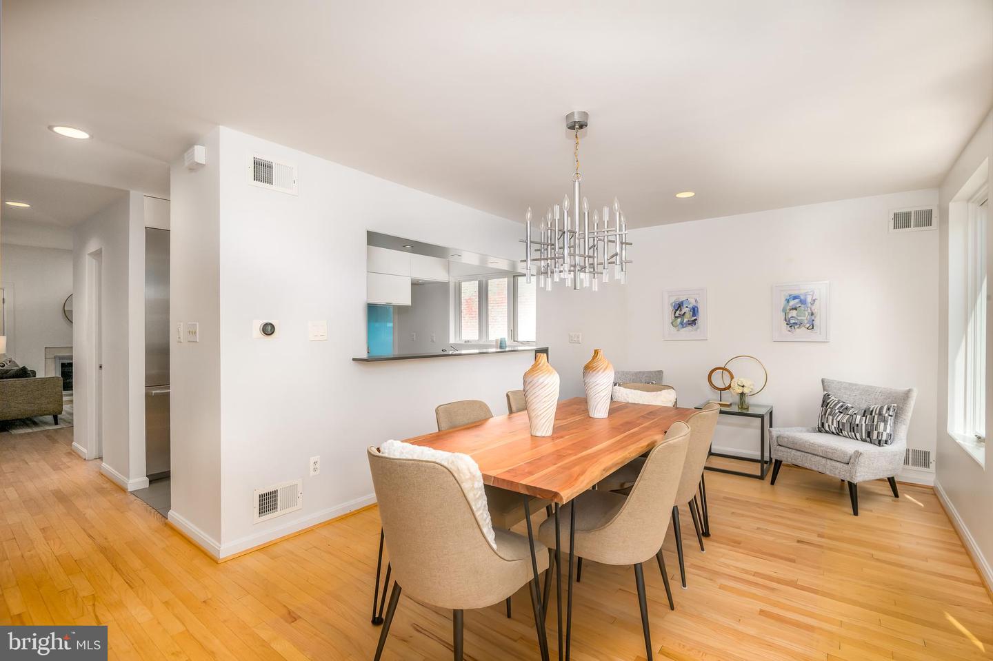 910 INDEPENDENCE AVE SE, WASHINGTON, District Of Columbia 20003, 3 Bedrooms Bedrooms, ,3 BathroomsBathrooms,Residential,For sale,910 INDEPENDENCE AVE SE,DCDC2208774 MLS # DCDC2208774