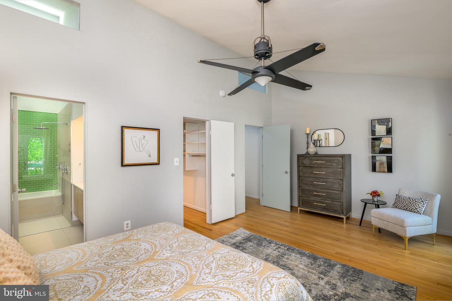 910 INDEPENDENCE AVE SE, WASHINGTON, District Of Columbia 20003, 3 Bedrooms Bedrooms, ,3 BathroomsBathrooms,Residential,For sale,910 INDEPENDENCE AVE SE,DCDC2208774 MLS # DCDC2208774