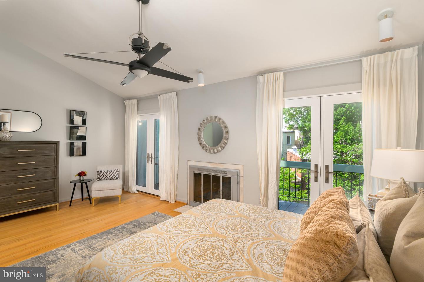 910 INDEPENDENCE AVE SE, WASHINGTON, District Of Columbia 20003, 3 Bedrooms Bedrooms, ,3 BathroomsBathrooms,Residential,For sale,910 INDEPENDENCE AVE SE,DCDC2208774 MLS # DCDC2208774