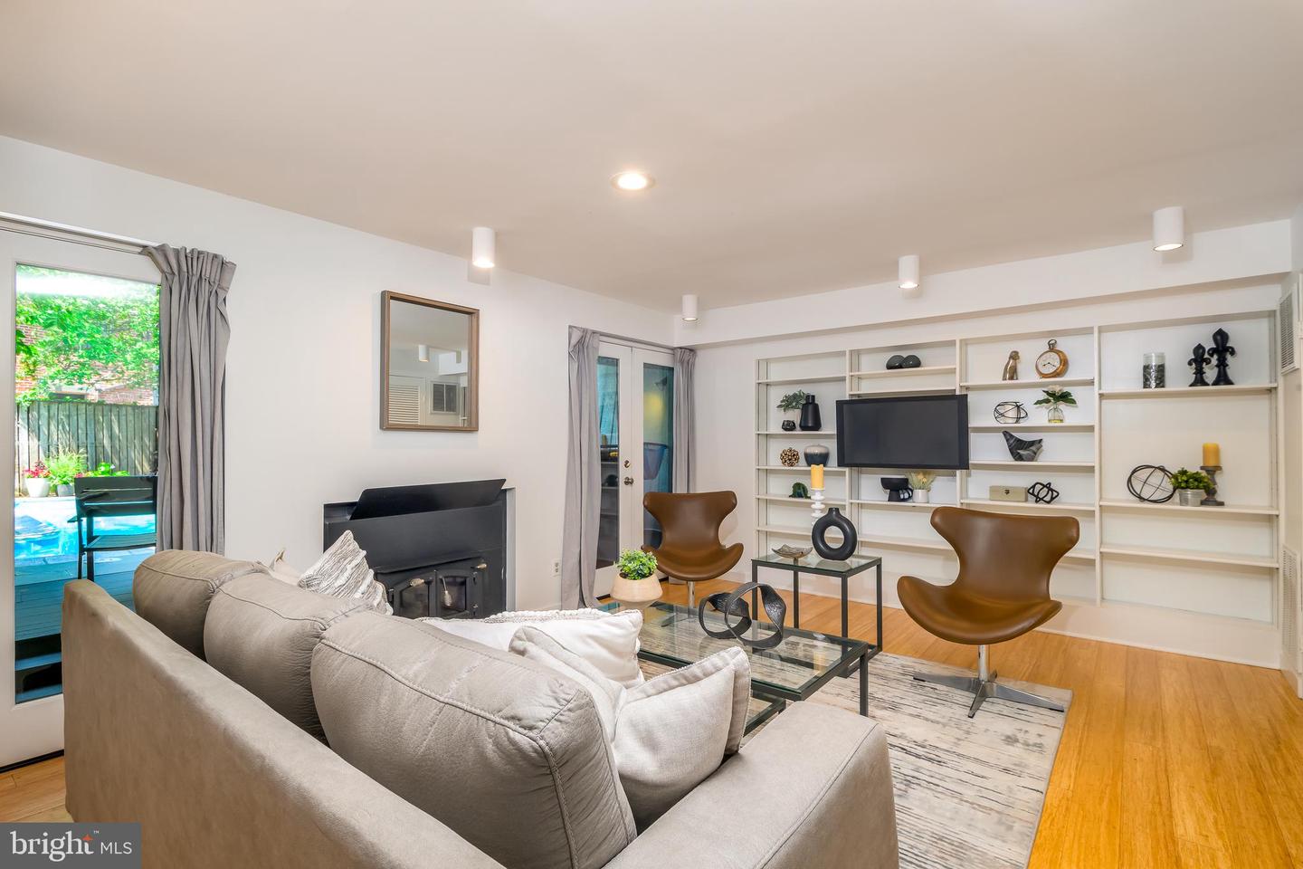 910 INDEPENDENCE AVE SE, WASHINGTON, District Of Columbia 20003, 3 Bedrooms Bedrooms, ,3 BathroomsBathrooms,Residential,For sale,910 INDEPENDENCE AVE SE,DCDC2208774 MLS # DCDC2208774