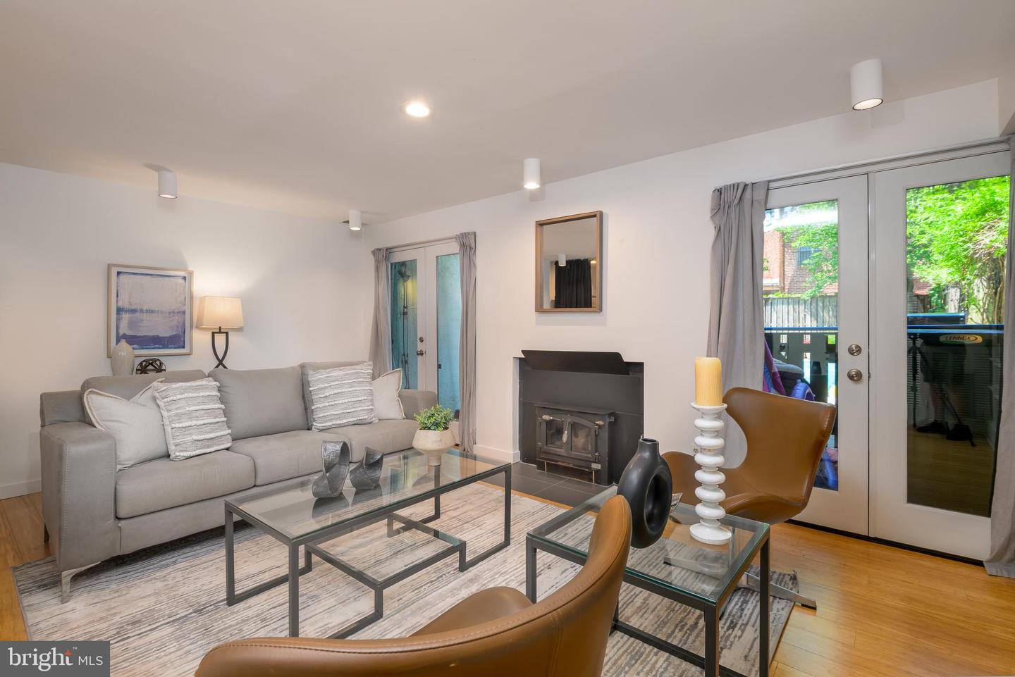 910 INDEPENDENCE AVE SE, WASHINGTON, District Of Columbia 20003, 3 Bedrooms Bedrooms, ,3 BathroomsBathrooms,Residential,For sale,910 INDEPENDENCE AVE SE,DCDC2208774 MLS # DCDC2208774