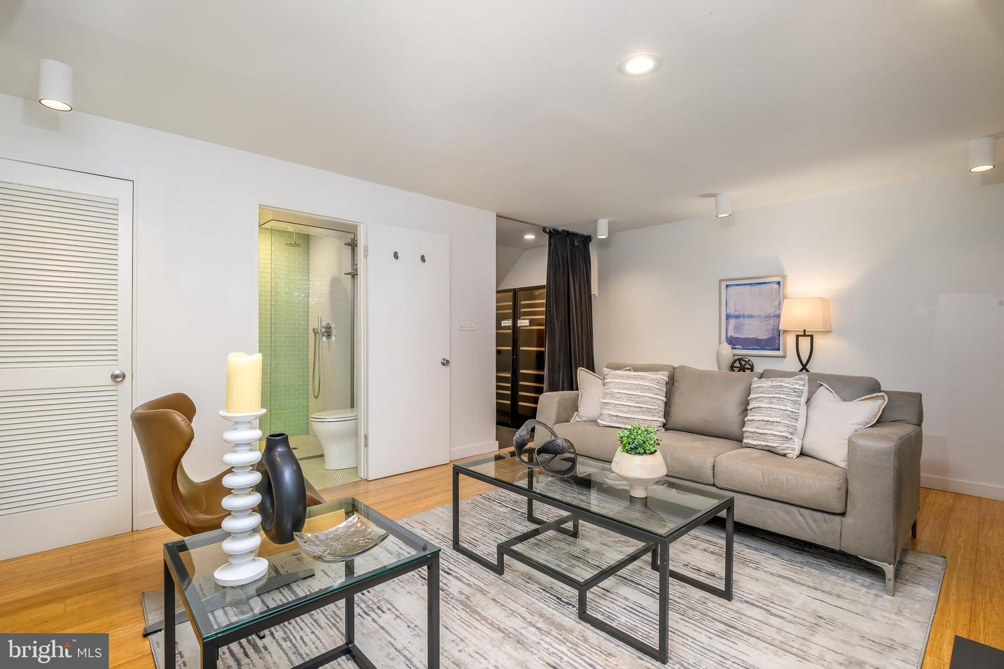 910 INDEPENDENCE AVE SE, WASHINGTON, District Of Columbia 20003, 3 Bedrooms Bedrooms, ,3 BathroomsBathrooms,Residential,For sale,910 INDEPENDENCE AVE SE,DCDC2208774 MLS # DCDC2208774