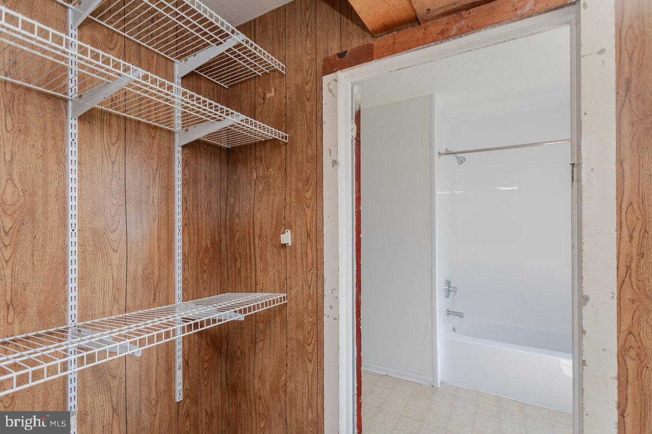 1221 KEEZLETOWN RD, WEYERS CAVE, Virginia 24486, 3 Bedrooms Bedrooms, ,1 BathroomBathrooms,Residential,For sale,1221 KEEZLETOWN RD,VAAG2002626 MLS # VAAG2002626
