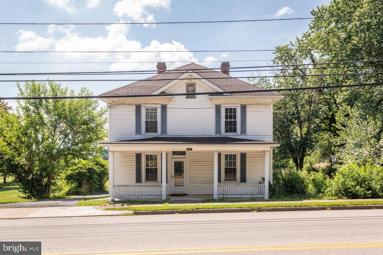 1221 KEEZLETOWN RD, WEYERS CAVE, Virginia 24486, 3 Bedrooms Bedrooms, ,1 BathroomBathrooms,Residential,For sale,1221 KEEZLETOWN RD,VAAG2002626 MLS # VAAG2002626