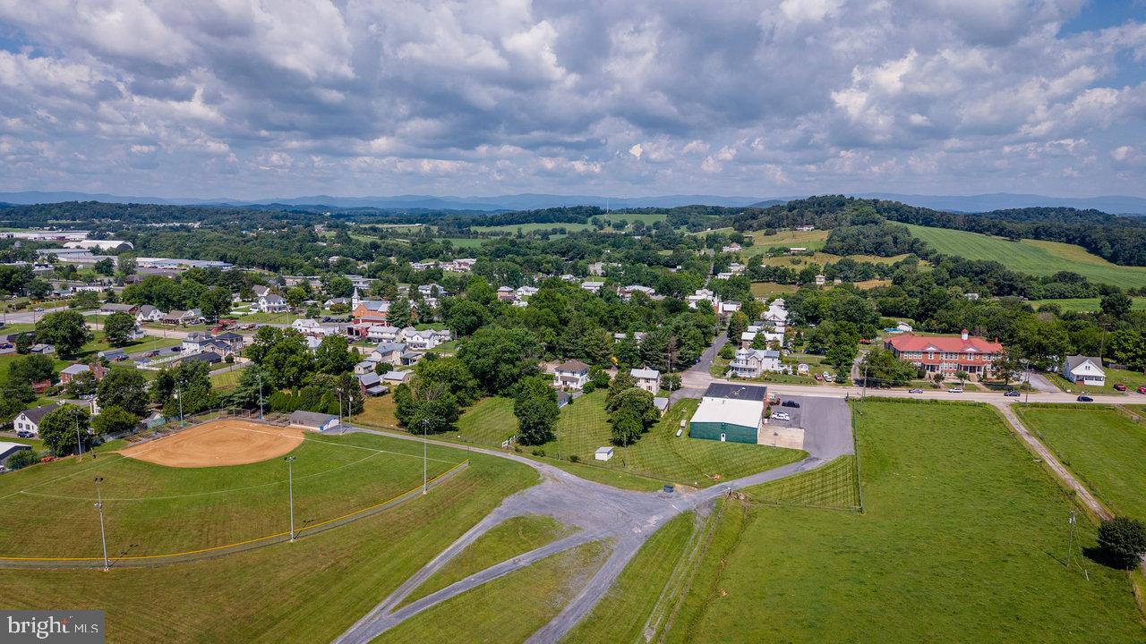 1221 KEEZLETOWN RD, WEYERS CAVE, Virginia 24486, 3 Bedrooms Bedrooms, ,1 BathroomBathrooms,Residential,For sale,1221 KEEZLETOWN RD,VAAG2002626 MLS # VAAG2002626