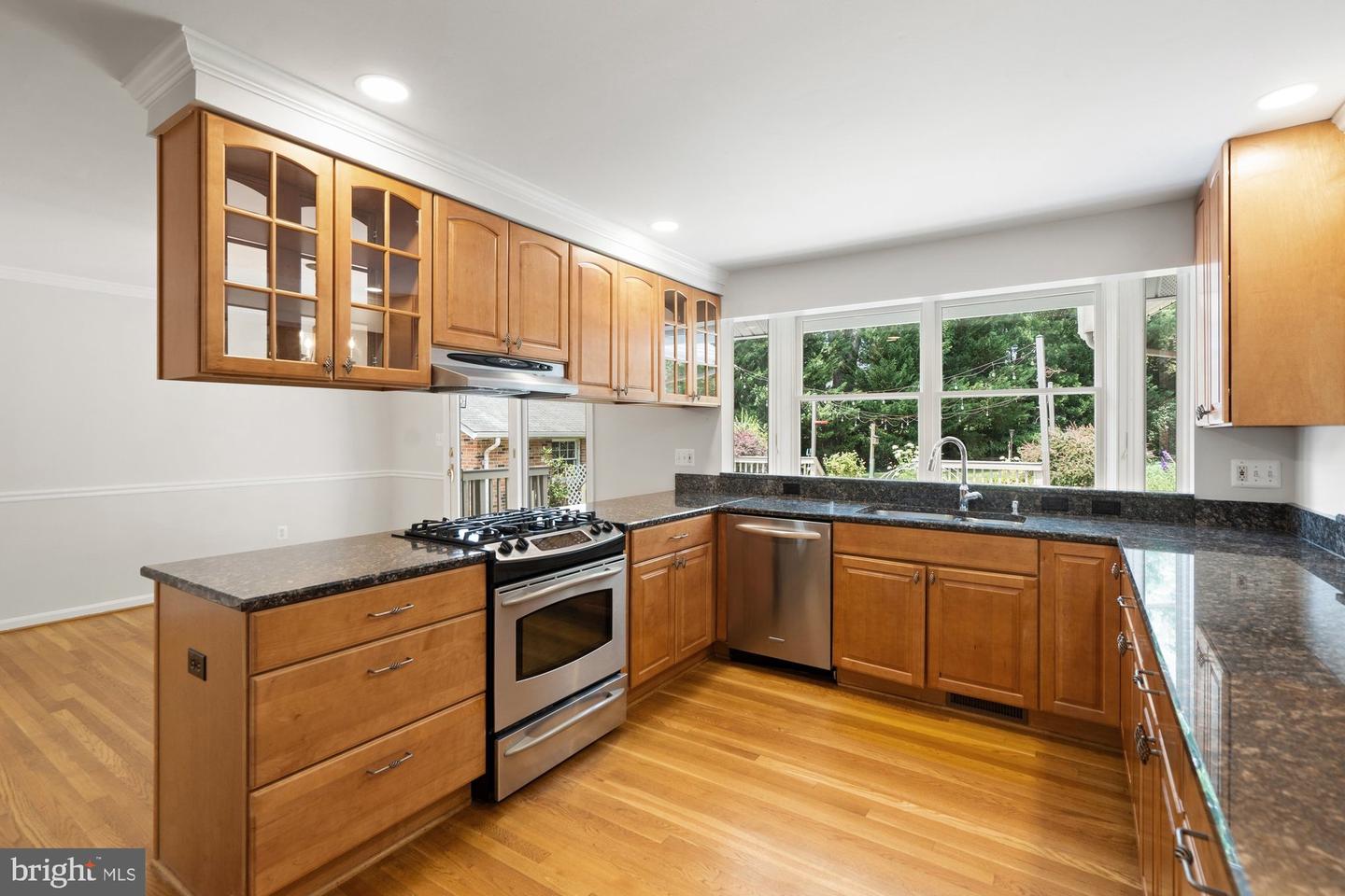 9750 VALE RD NW, VIENNA, Virginia 22181, 5 Bedrooms Bedrooms, ,3 BathroomsBathrooms,Residential,For sale,9750 VALE RD NW,VAFX2253168 MLS # VAFX2253168