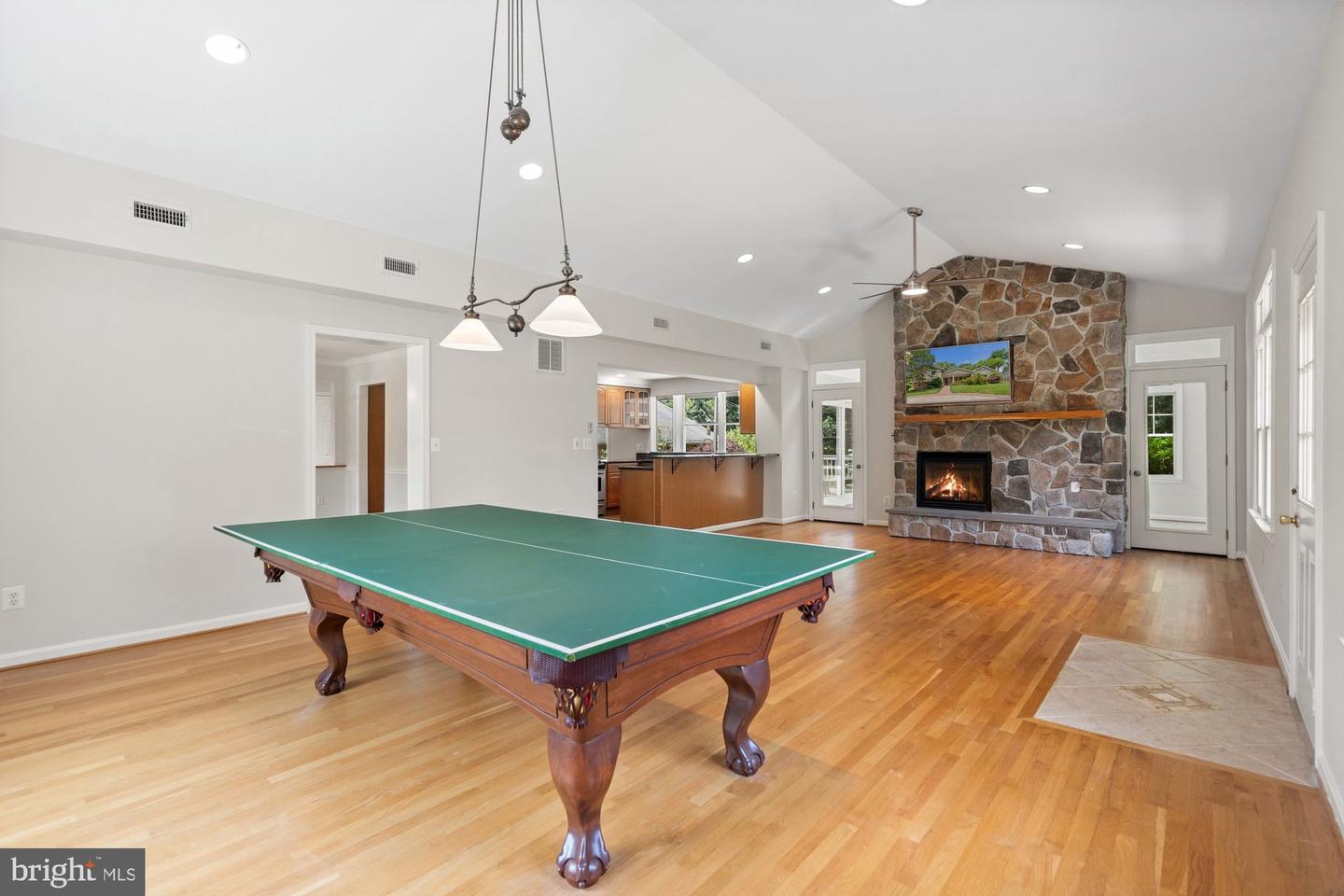 9750 VALE RD NW, VIENNA, Virginia 22181, 5 Bedrooms Bedrooms, ,3 BathroomsBathrooms,Residential,For sale,9750 VALE RD NW,VAFX2253168 MLS # VAFX2253168