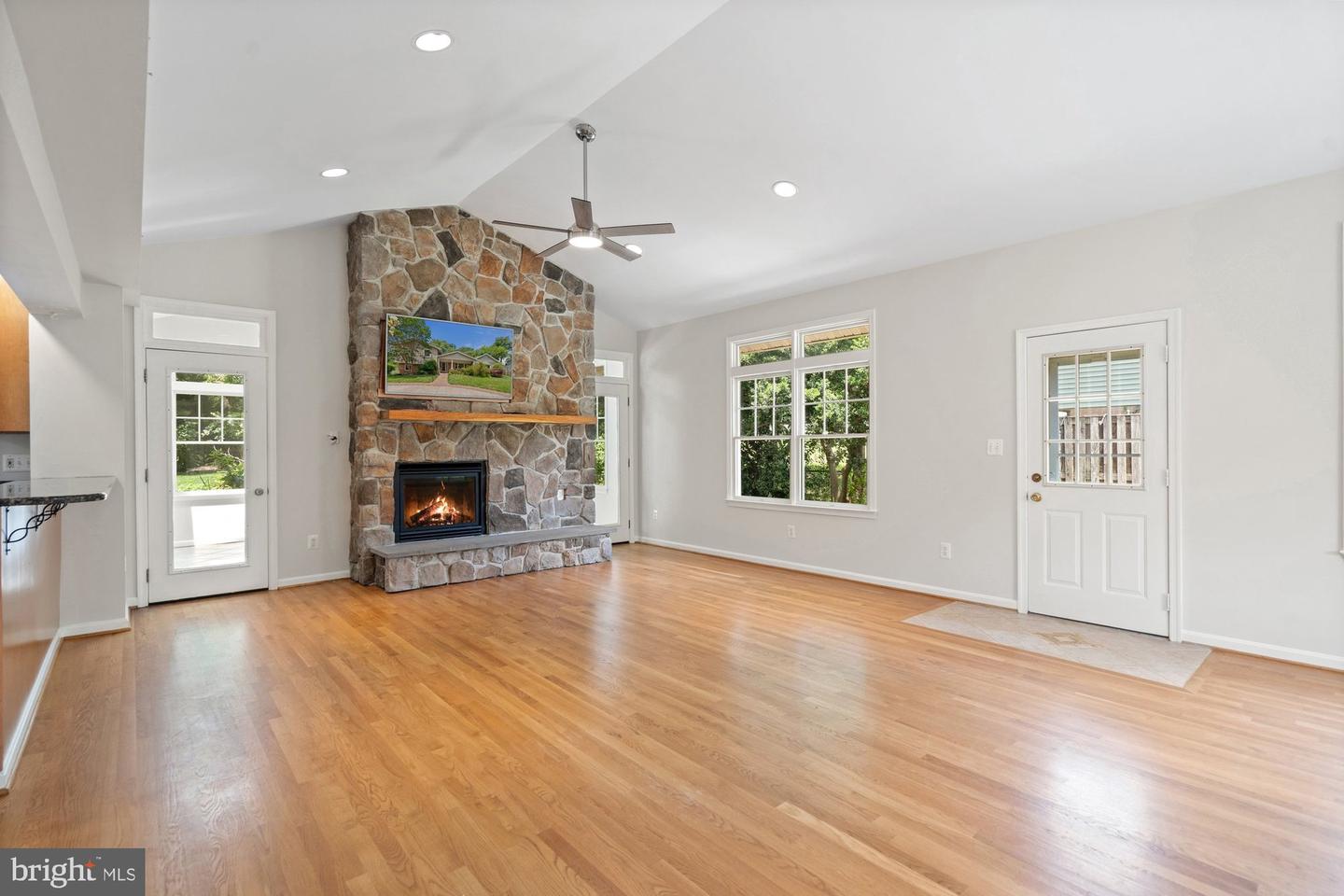 9750 VALE RD NW, VIENNA, Virginia 22181, 5 Bedrooms Bedrooms, ,3 BathroomsBathrooms,Residential,For sale,9750 VALE RD NW,VAFX2253168 MLS # VAFX2253168