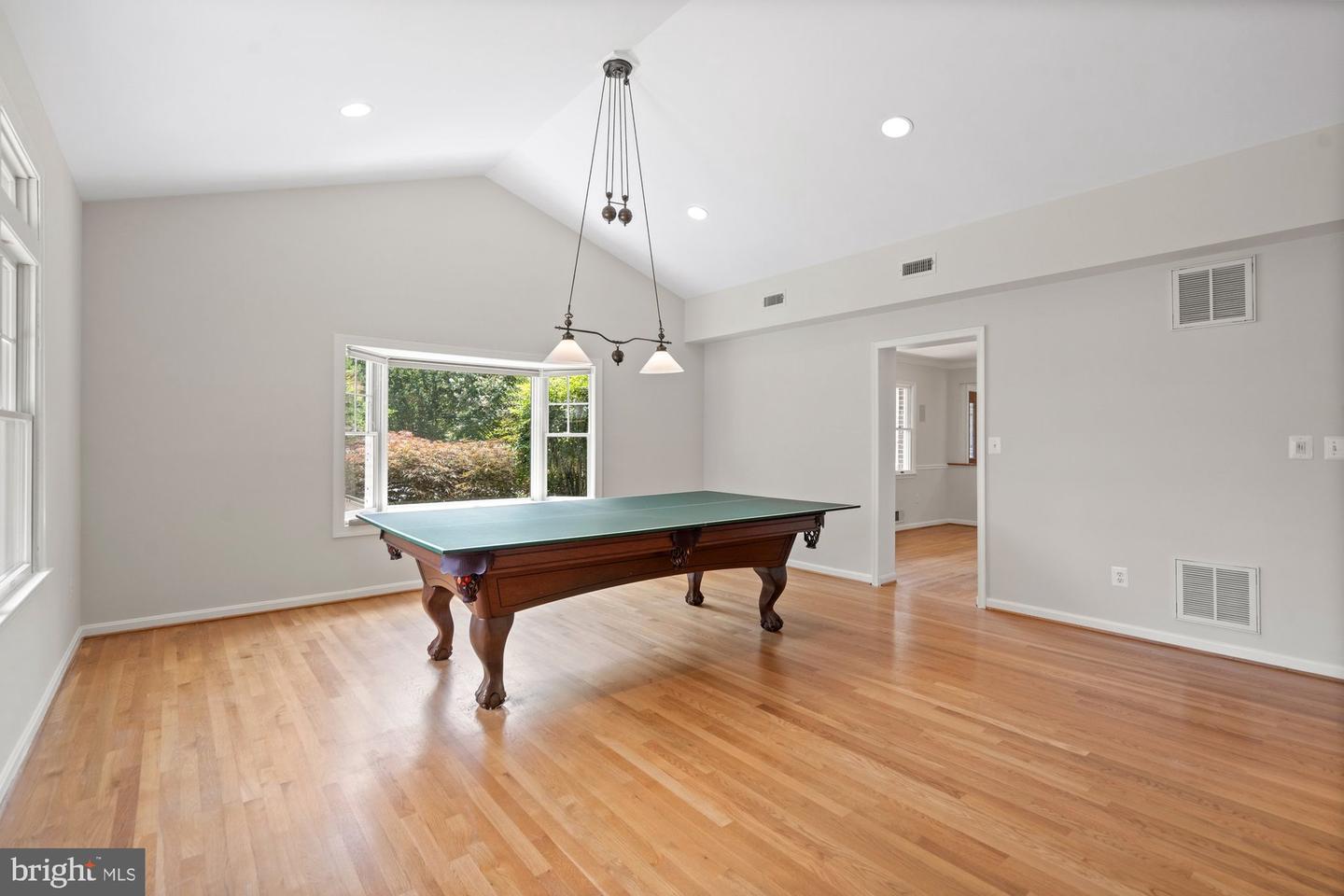 9750 VALE RD NW, VIENNA, Virginia 22181, 5 Bedrooms Bedrooms, ,3 BathroomsBathrooms,Residential,For sale,9750 VALE RD NW,VAFX2253168 MLS # VAFX2253168
