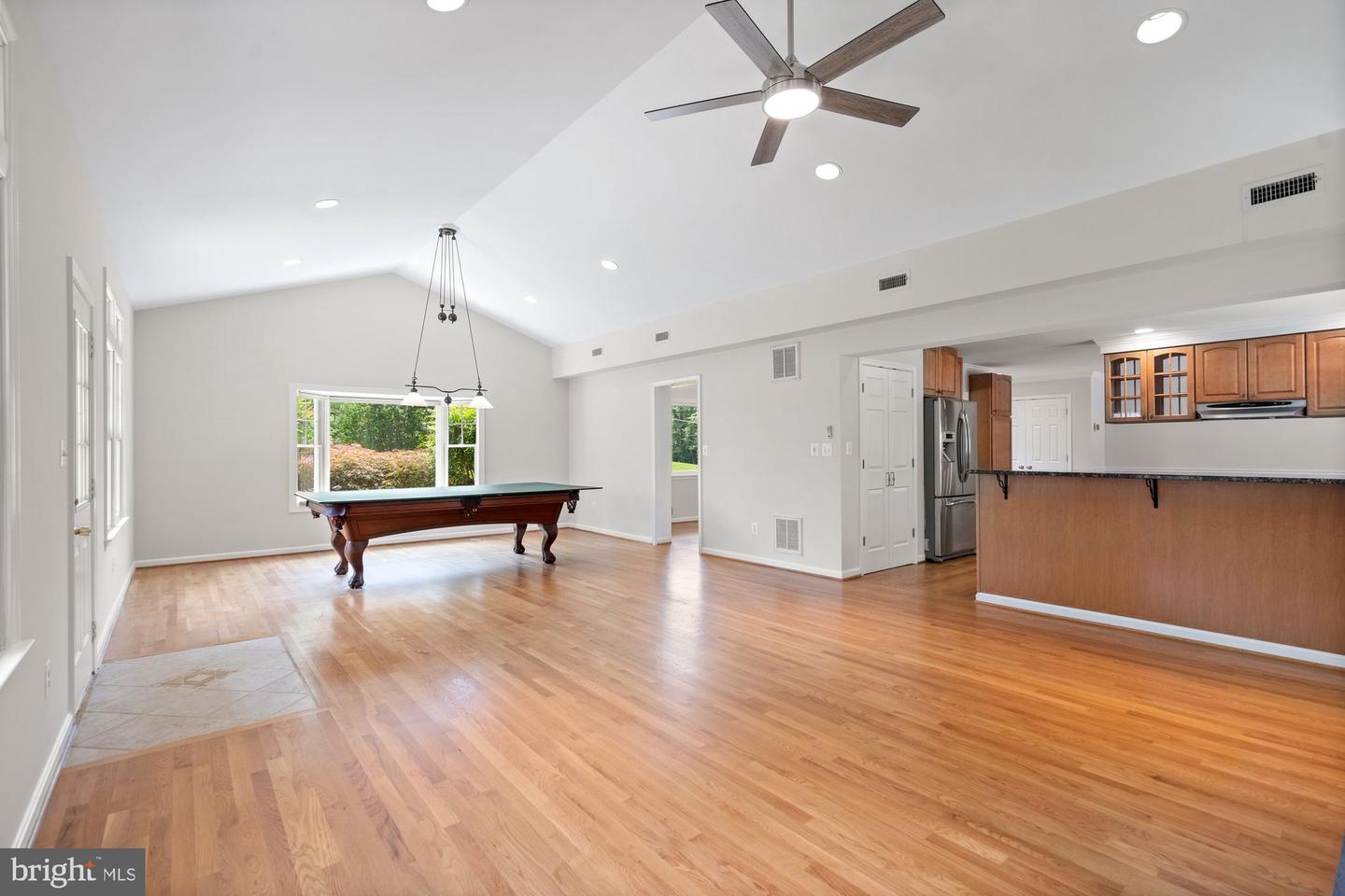 9750 VALE RD NW, VIENNA, Virginia 22181, 5 Bedrooms Bedrooms, ,3 BathroomsBathrooms,Residential,For sale,9750 VALE RD NW,VAFX2253168 MLS # VAFX2253168
