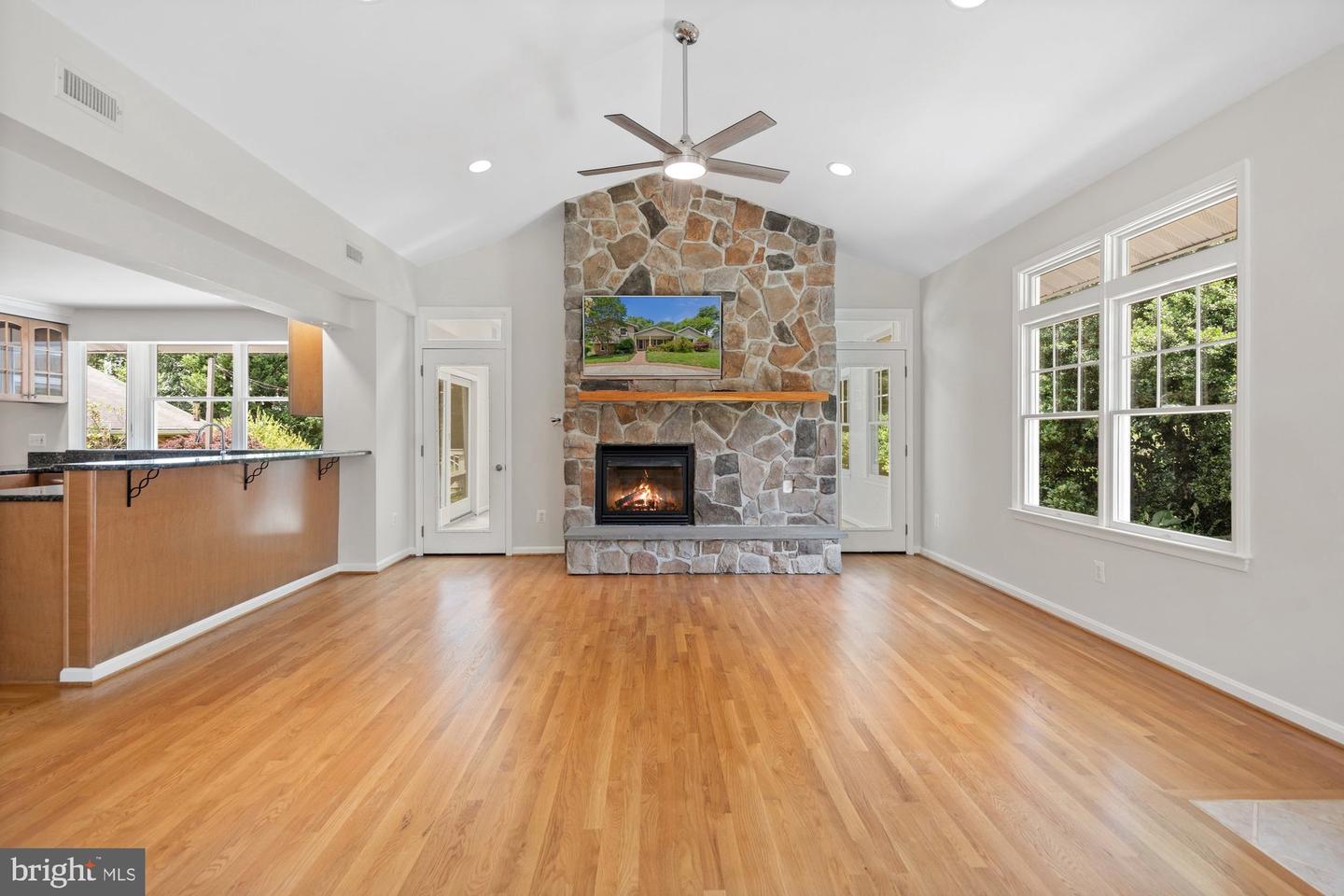 9750 VALE RD NW, VIENNA, Virginia 22181, 5 Bedrooms Bedrooms, ,3 BathroomsBathrooms,Residential,For sale,9750 VALE RD NW,VAFX2253168 MLS # VAFX2253168