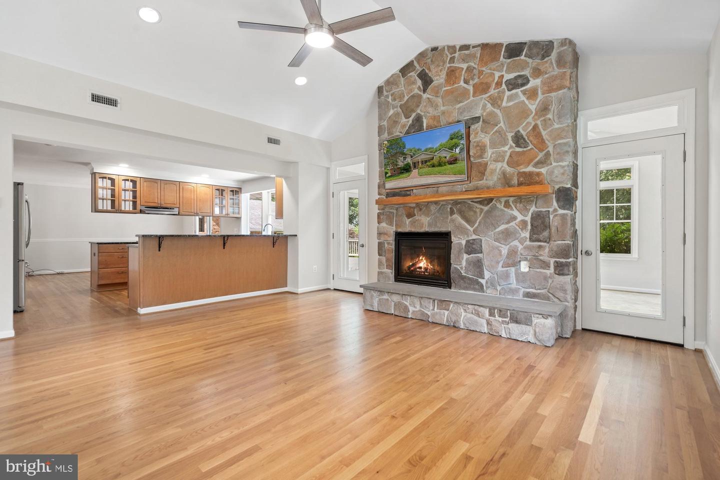 9750 VALE RD NW, VIENNA, Virginia 22181, 5 Bedrooms Bedrooms, ,3 BathroomsBathrooms,Residential,For sale,9750 VALE RD NW,VAFX2253168 MLS # VAFX2253168