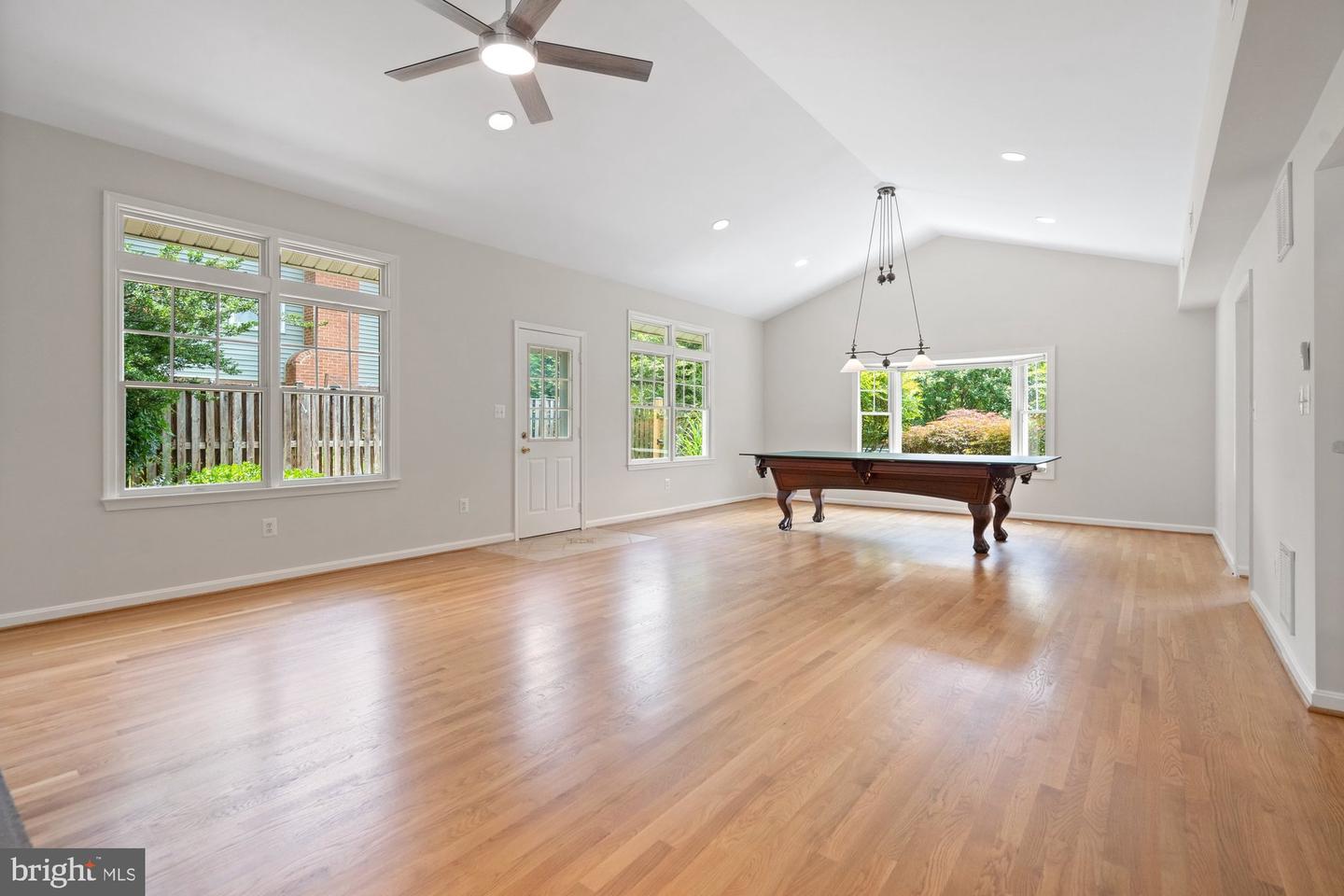 9750 VALE RD NW, VIENNA, Virginia 22181, 5 Bedrooms Bedrooms, ,3 BathroomsBathrooms,Residential,For sale,9750 VALE RD NW,VAFX2253168 MLS # VAFX2253168