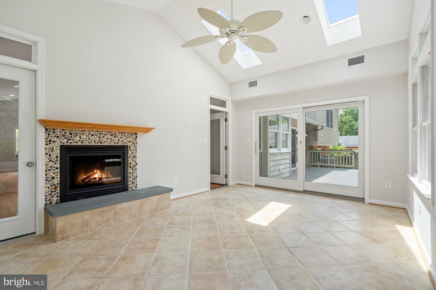 9750 VALE RD NW, VIENNA, Virginia 22181, 5 Bedrooms Bedrooms, ,3 BathroomsBathrooms,Residential,For sale,9750 VALE RD NW,VAFX2253168 MLS # VAFX2253168