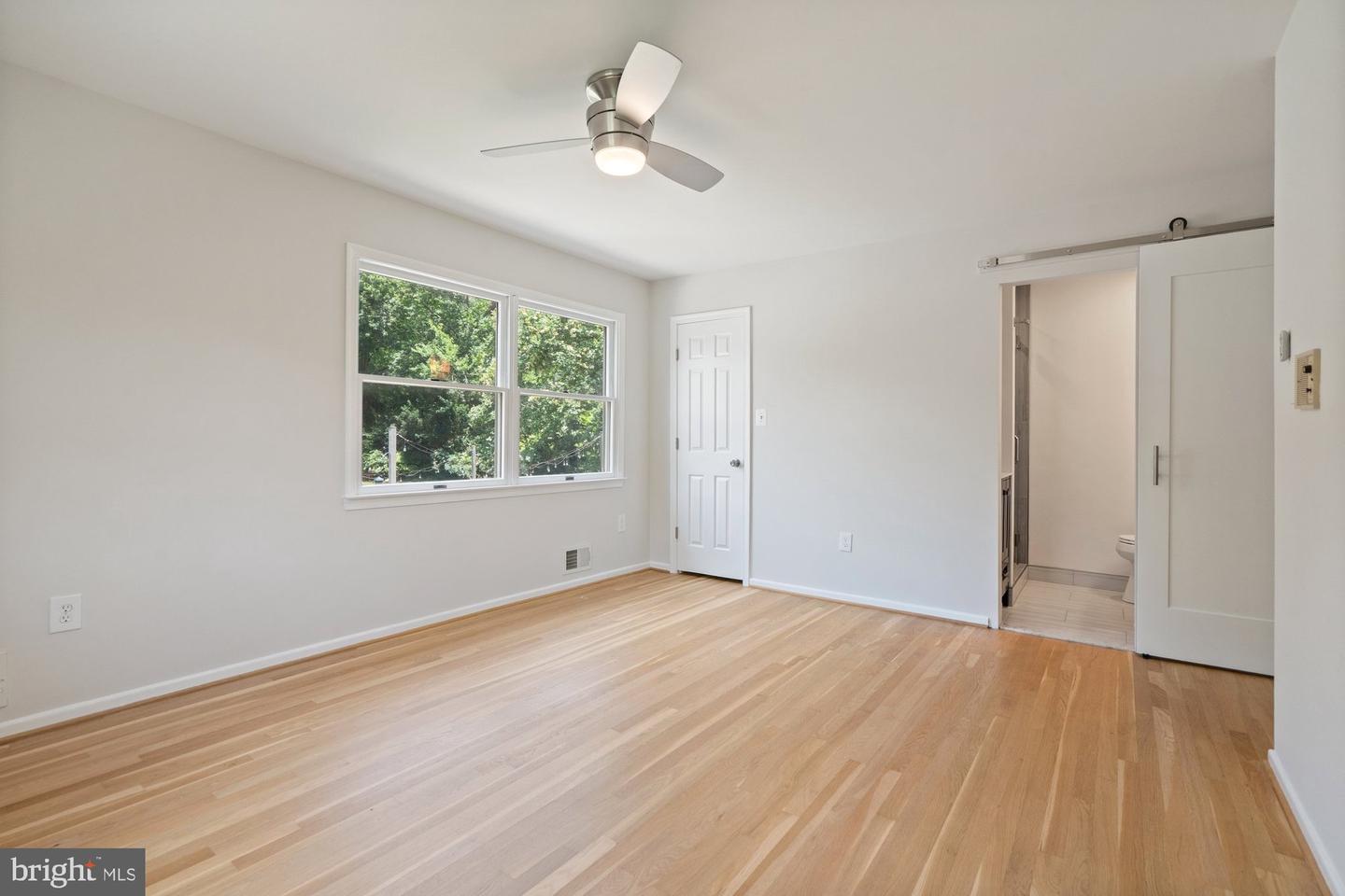 9750 VALE RD NW, VIENNA, Virginia 22181, 5 Bedrooms Bedrooms, ,3 BathroomsBathrooms,Residential,For sale,9750 VALE RD NW,VAFX2253168 MLS # VAFX2253168