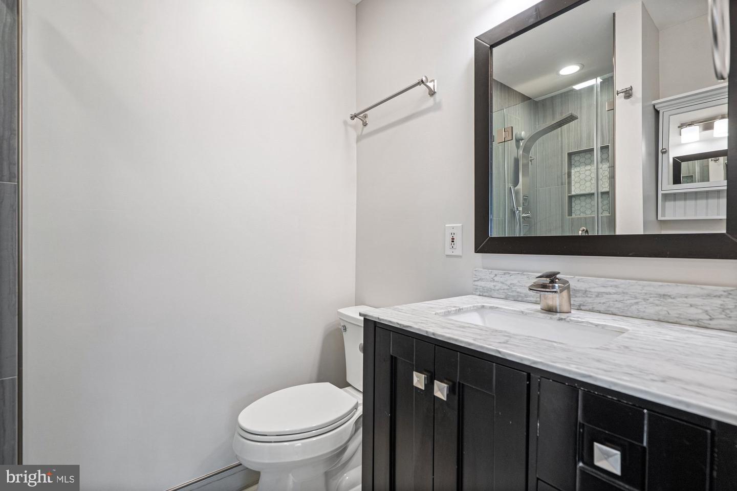 9750 VALE RD NW, VIENNA, Virginia 22181, 5 Bedrooms Bedrooms, ,3 BathroomsBathrooms,Residential,For sale,9750 VALE RD NW,VAFX2253168 MLS # VAFX2253168